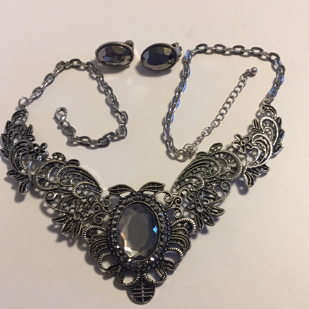 Beautiful statement necklace ,clip on earring